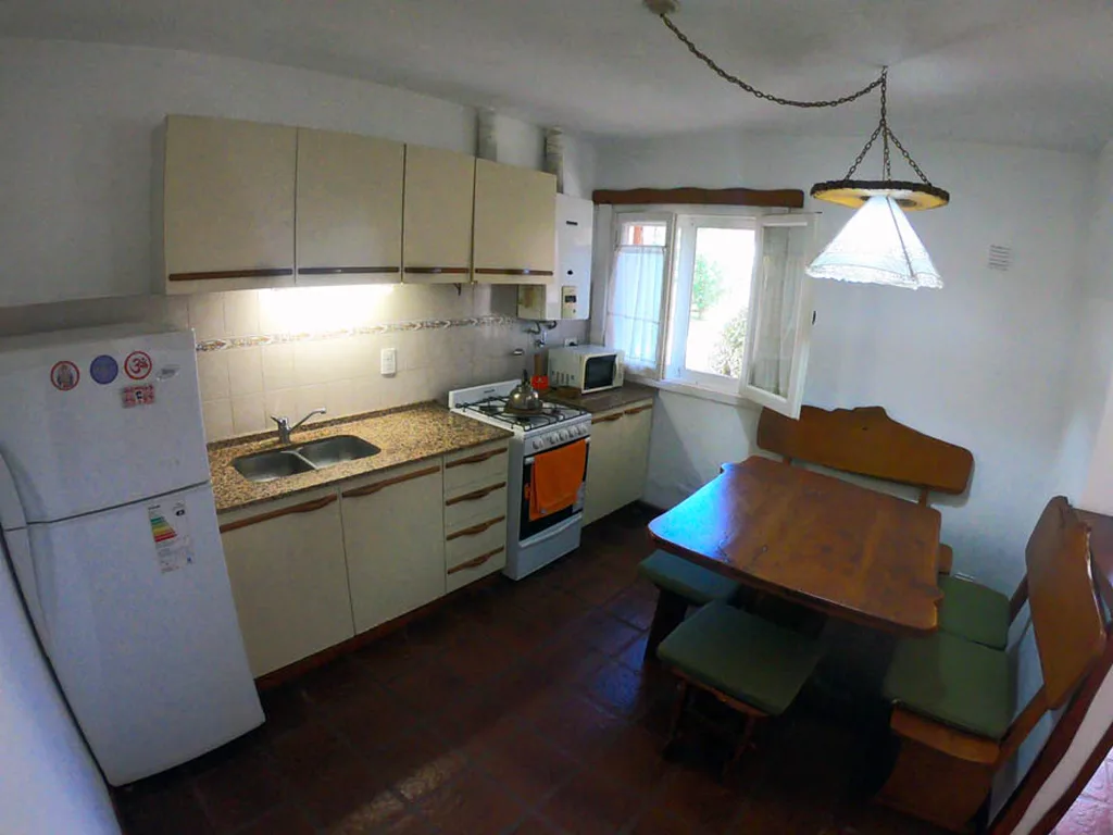 Cocina comedor de El Jazmín, Cabañas Carpe Diem, Villa General Belgrano