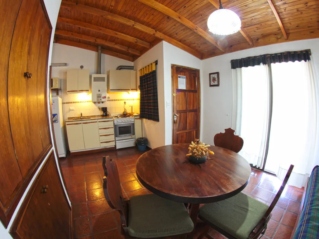 Living comedor con cocina, Cabañas Carpe Diem, Villa General Belgrano